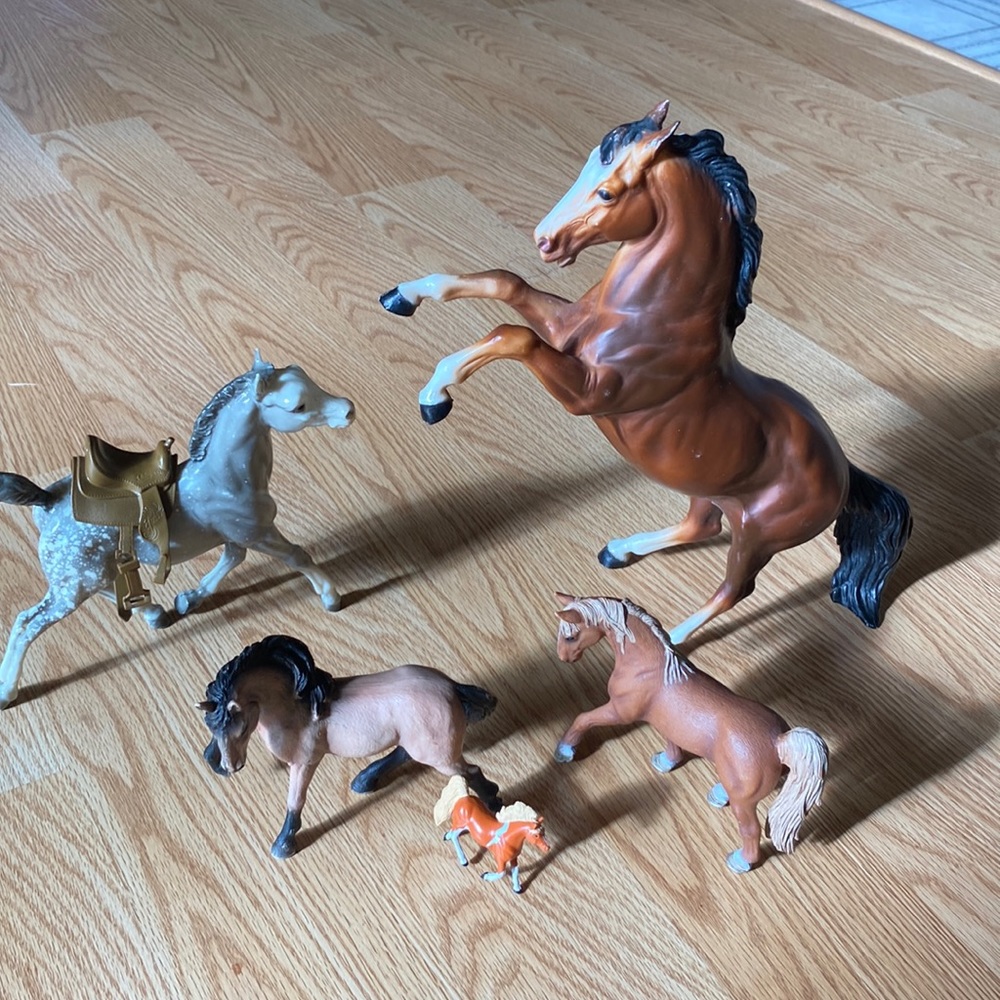 Toy horses set of 5
